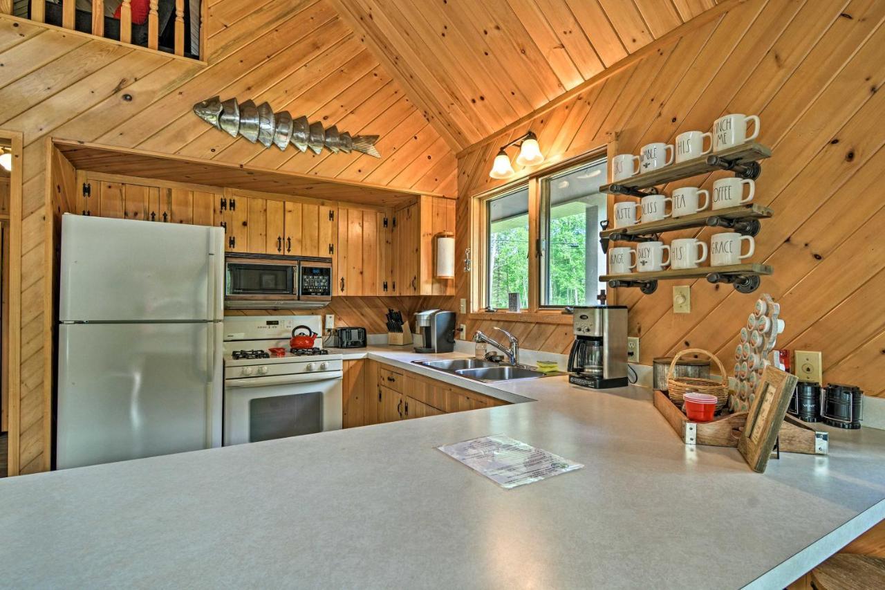 Riverfront Traverse City Cabin Fish, Kayak And Tube Eksteriør billede