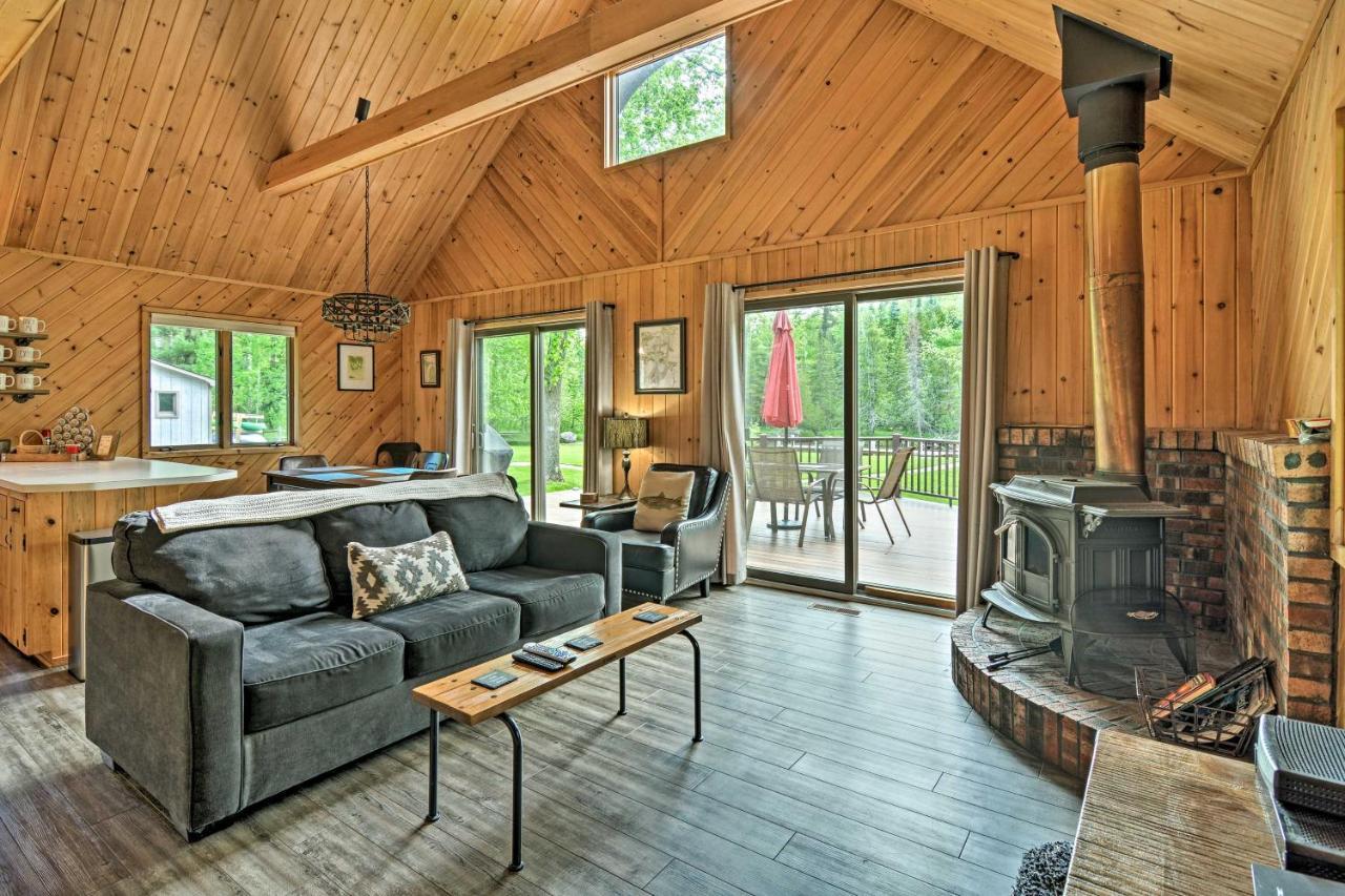 Riverfront Traverse City Cabin Fish, Kayak And Tube Eksteriør billede