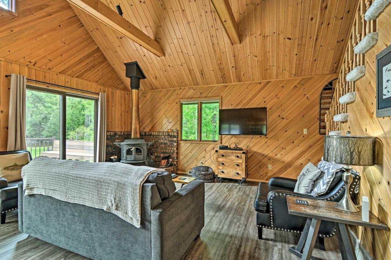 Riverfront Traverse City Cabin Fish, Kayak And Tube Eksteriør billede