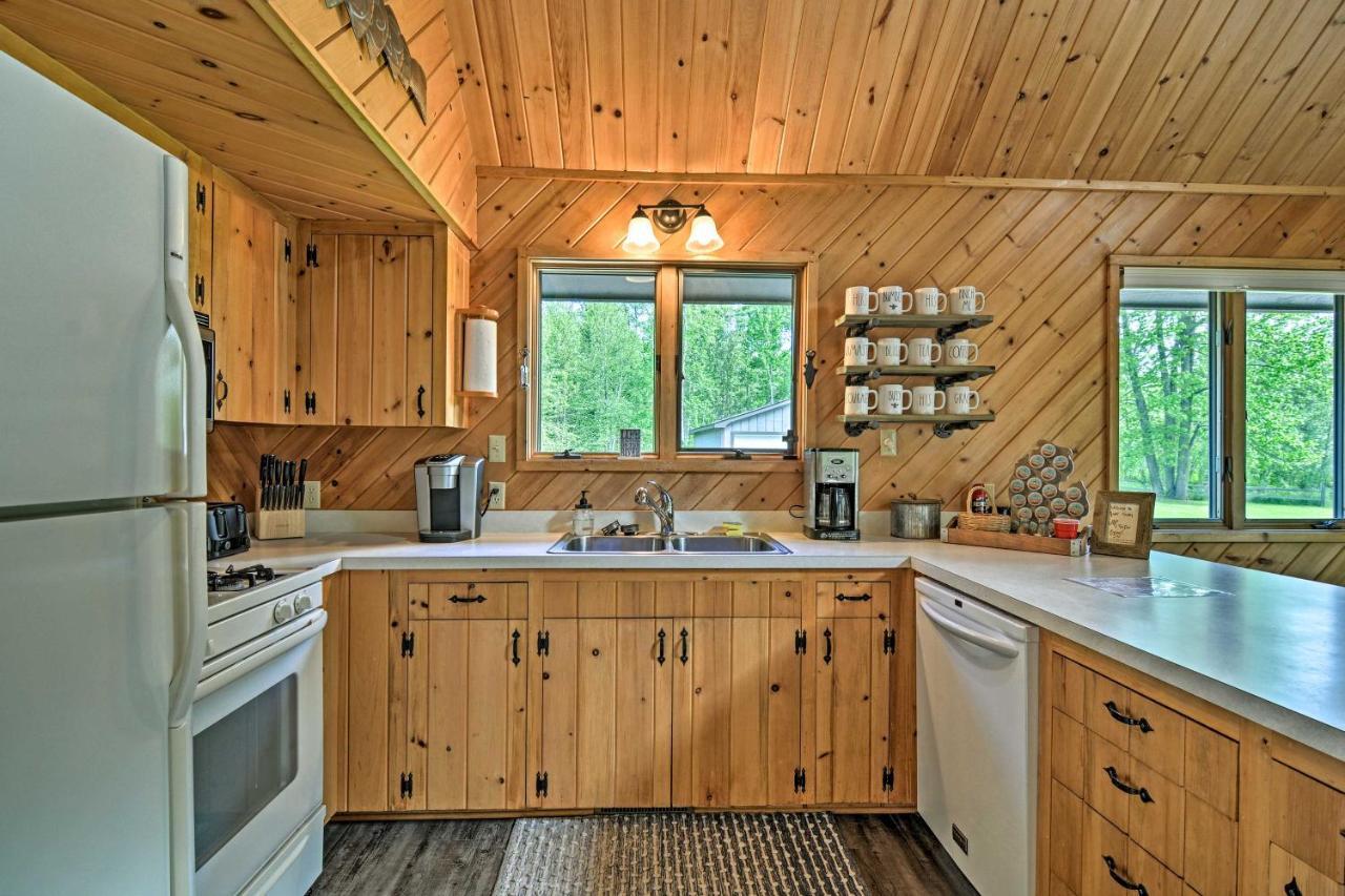 Riverfront Traverse City Cabin Fish, Kayak And Tube Eksteriør billede