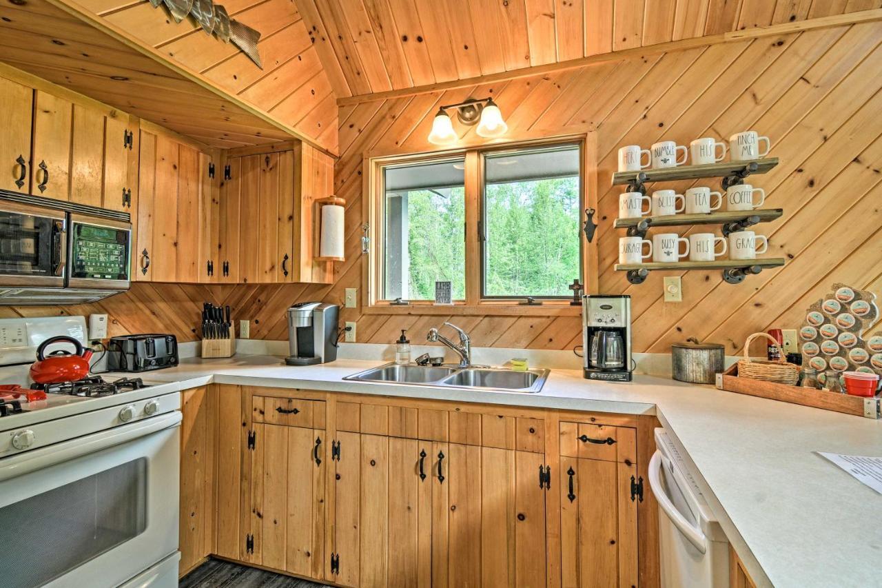 Riverfront Traverse City Cabin Fish, Kayak And Tube Eksteriør billede