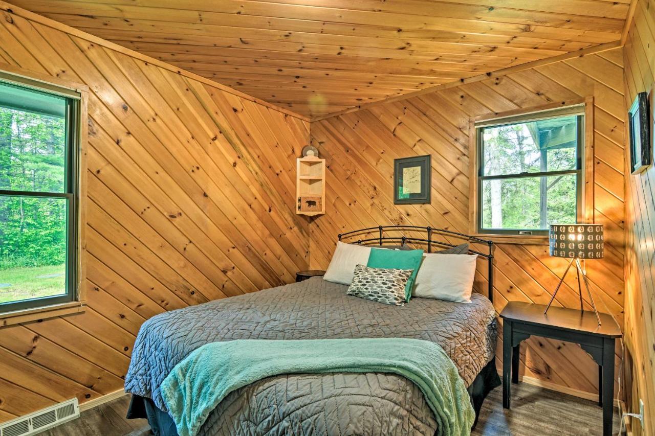 Riverfront Traverse City Cabin Fish, Kayak And Tube Eksteriør billede