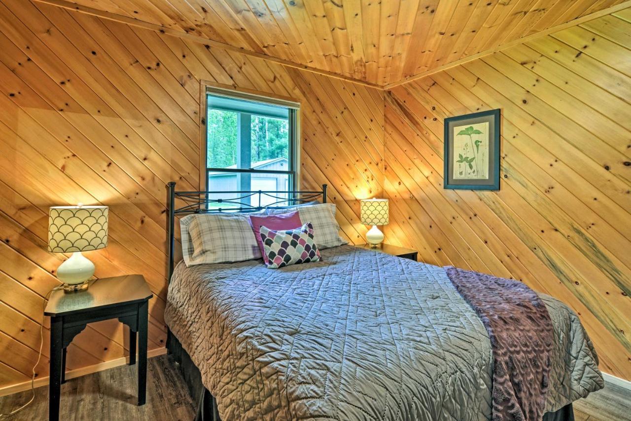 Riverfront Traverse City Cabin Fish, Kayak And Tube Eksteriør billede