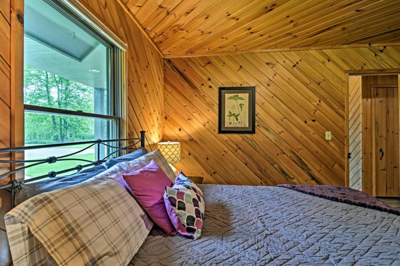 Riverfront Traverse City Cabin Fish, Kayak And Tube Eksteriør billede