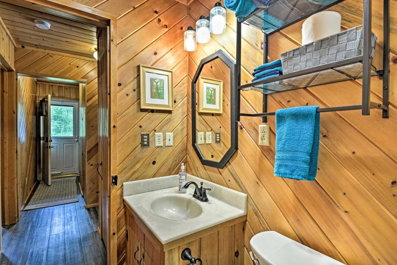 Riverfront Traverse City Cabin Fish, Kayak And Tube Eksteriør billede