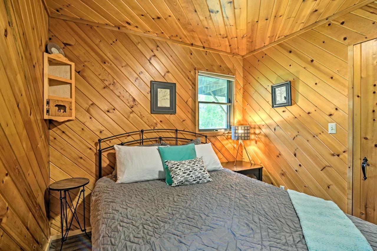 Riverfront Traverse City Cabin Fish, Kayak And Tube Eksteriør billede