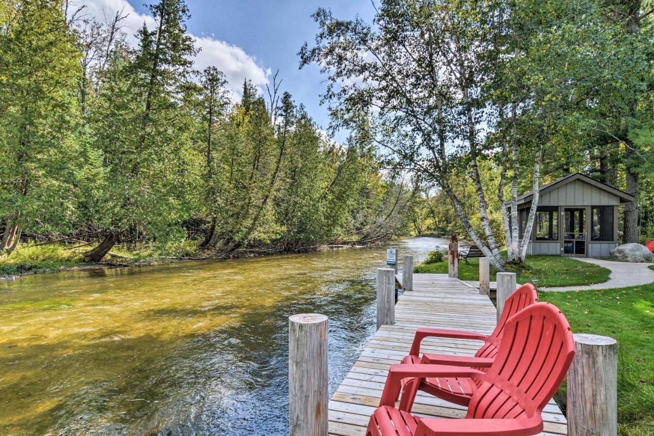 Riverfront Traverse City Cabin Fish, Kayak And Tube Eksteriør billede