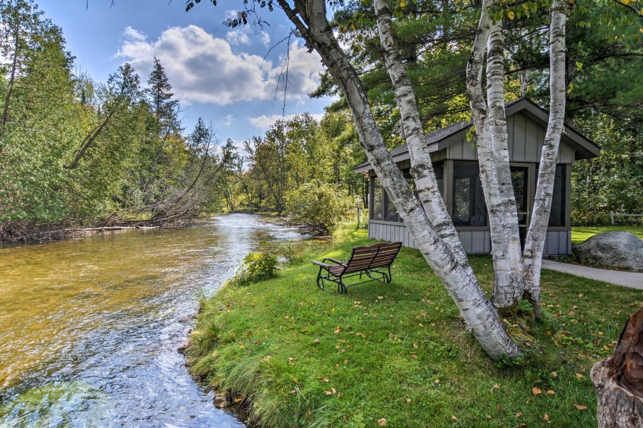 Riverfront Traverse City Cabin Fish, Kayak And Tube Eksteriør billede